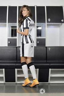 意甲女主播度假过程,阳光、沙滩与足球的完美邂逅